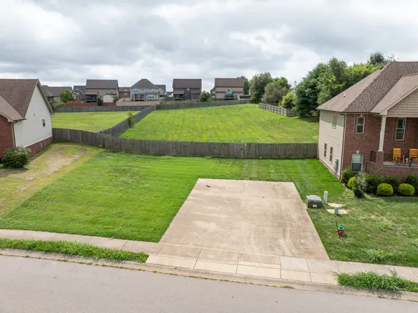 1721 Autumnwood Blvd, Clarksville, TN 37042