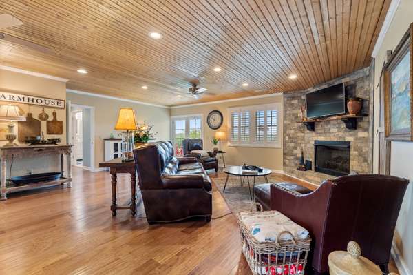 161 Martin Rd, Bon Aqua, TN 37025