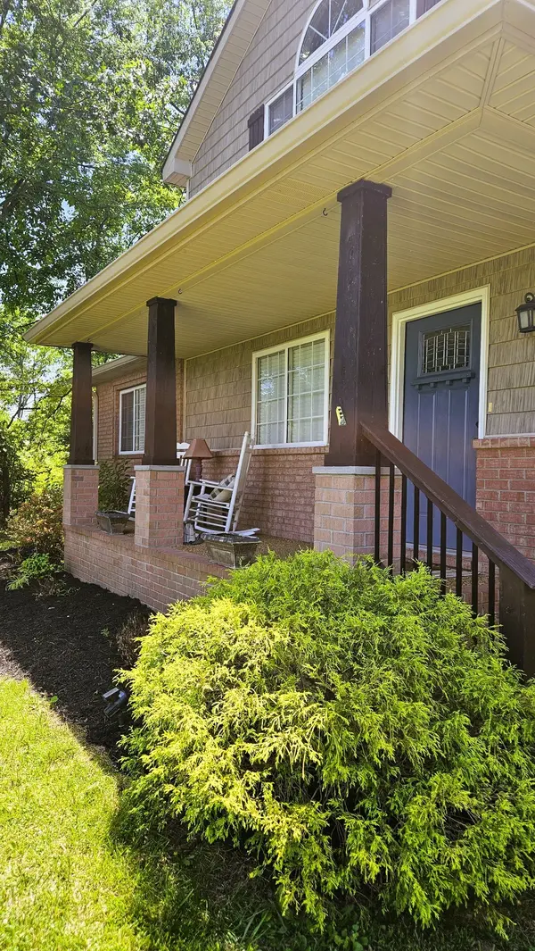 313 Lee Rd, Cottontown, TN 37048