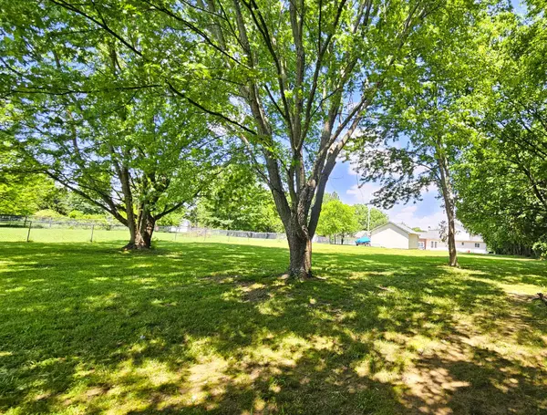 313 Lee Rd, Cottontown, TN 37048