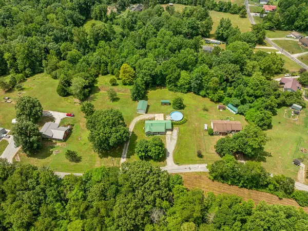 7010 Meadow Dr, Centerville, TN 37033