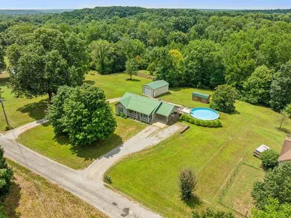 7010 Meadow Dr, Centerville, TN 37033