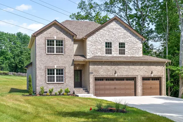 2824 Lark Dr, Clarksville, TN 37040