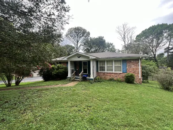 5111 Greentree Dr, Nashville, TN 37211