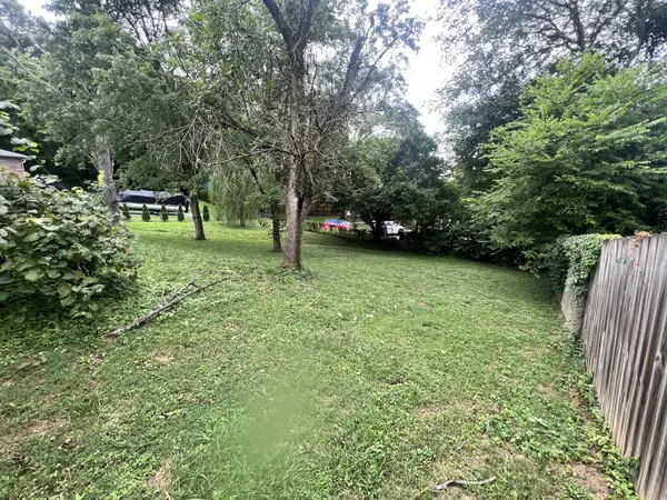5111 Greentree Dr, Nashville, TN 37211
