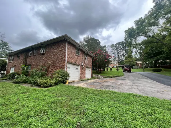 5111 Greentree Dr, Nashville, TN 37211