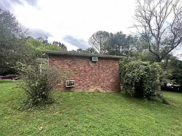 5111 Greentree Dr, Nashville, TN 37211
