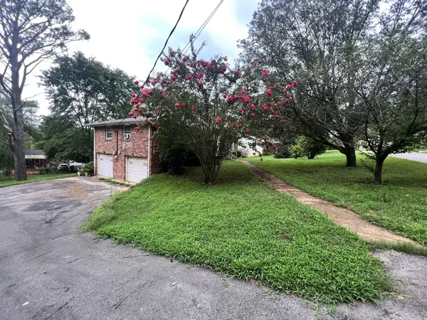 5111 Greentree Dr, Nashville, TN 37211