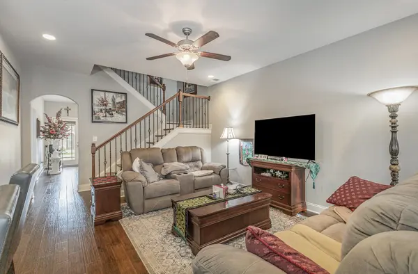 240 Glennister Ct, Gallatin, TN 37066