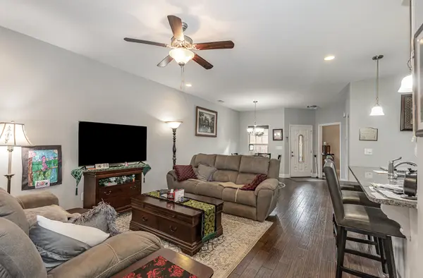 240 Glennister Ct, Gallatin, TN 37066