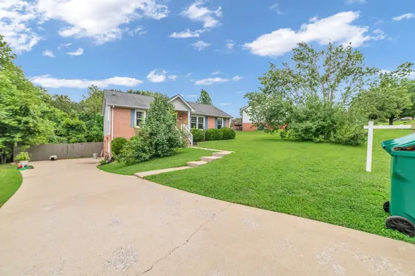 911 Lindsey Dr, Clarksville, TN 37042