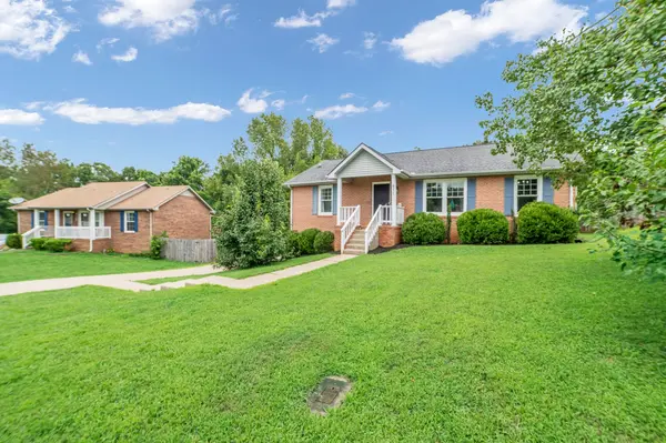 911 Lindsey Dr, Clarksville, TN 37042