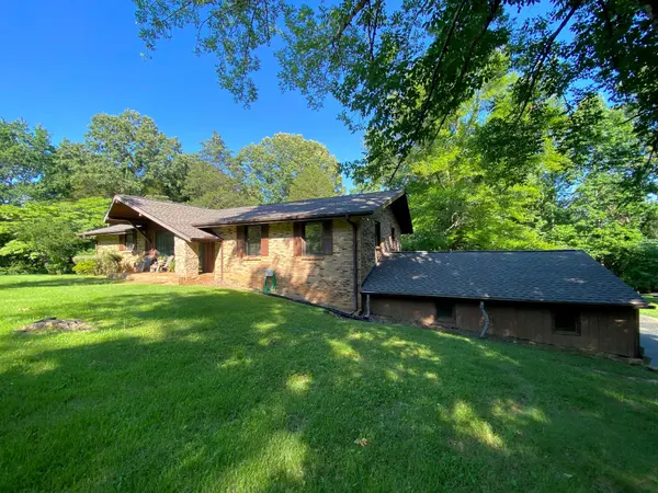 1031 Trainer Ave, Burns, TN 37029