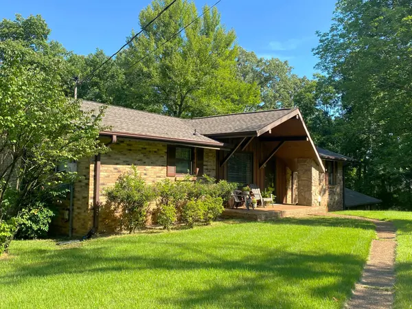 1031 Trainer Ave, Burns, TN 37029