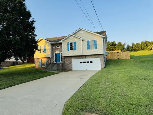 1025 Persimmon Ct, Clarksville, TN 37040