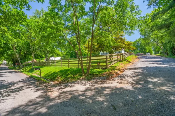 4713 S Old Highway 31 #W, Cottontown, TN 37048