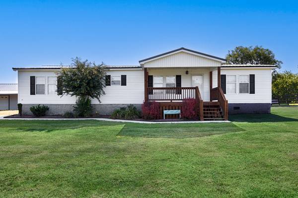 33 Pack Ln, Ardmore, TN 38449