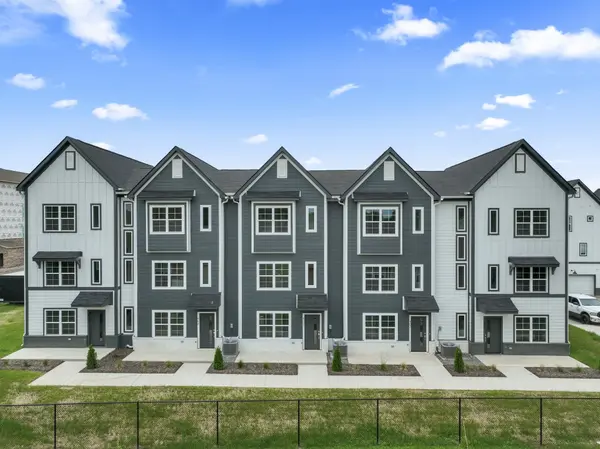 700 N DuPont Ave #213, Madison, TN 37115