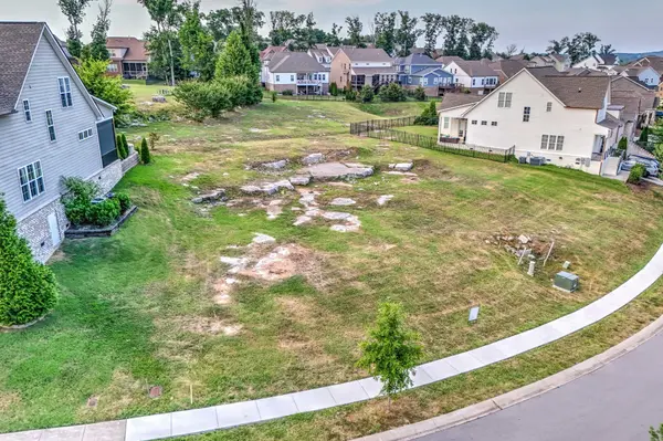 8033 Warren Dr, Nolensville, TN 37135