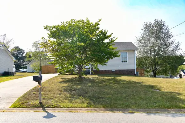 584 Joshua Dr, Clarksville, TN 37042