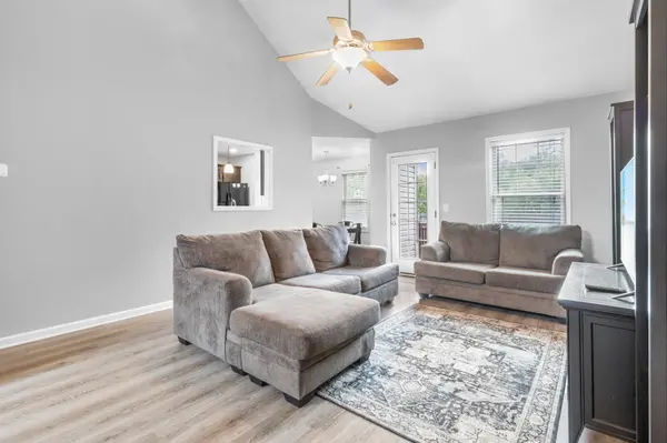 587 Cameo Ct, Clarksville, TN 37042