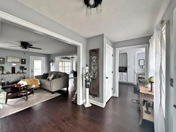 1007 Somerville Dr, Cottontown, TN 37048
