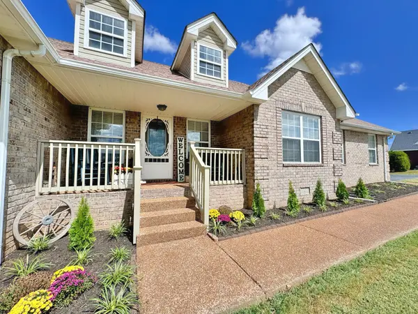 1007 Somerville Dr, Cottontown, TN 37048