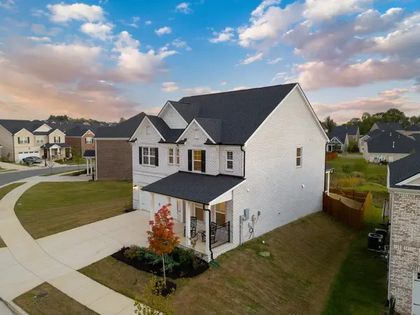 2045 Elk Springs Dr, Hermitage, TN 37076
