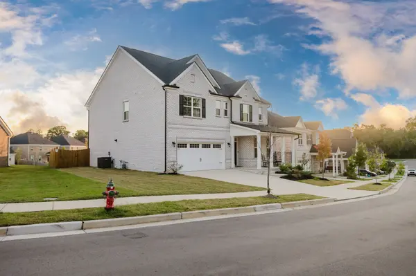 2045 Elk Springs Dr, Hermitage, TN 37076
