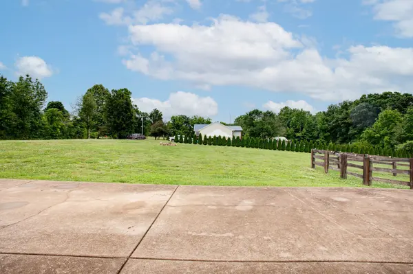 2233 Fall River Rd, Leoma, TN 38468