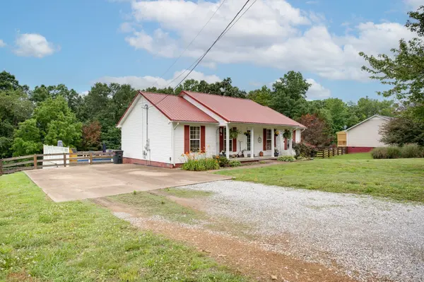 2233 Fall River Rd, Leoma, TN 38468
