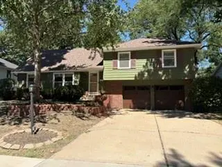 8300 W 97th TER, Overland Park, KS 66212