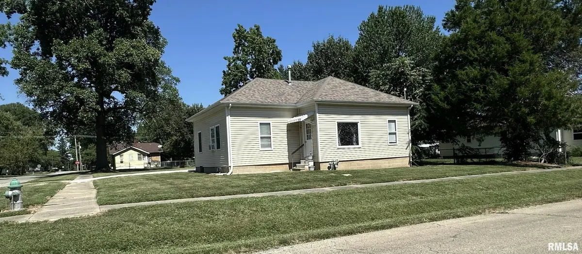 421 W 3RD ST, Taylorville, IL 62568
