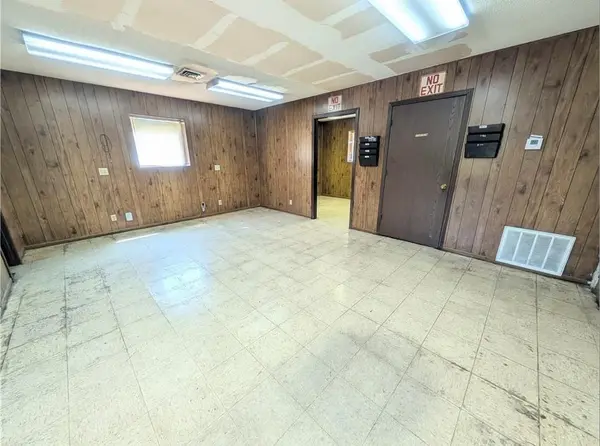 501 S Main ST, Gas, KS 66742