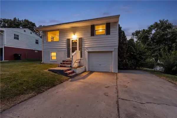 18210 E 17th St  North CT, Independence, MO 64058