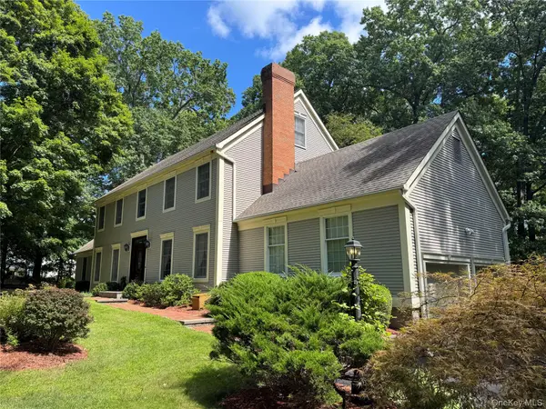 107 Moffat RD, Washingtonville, NY 10992