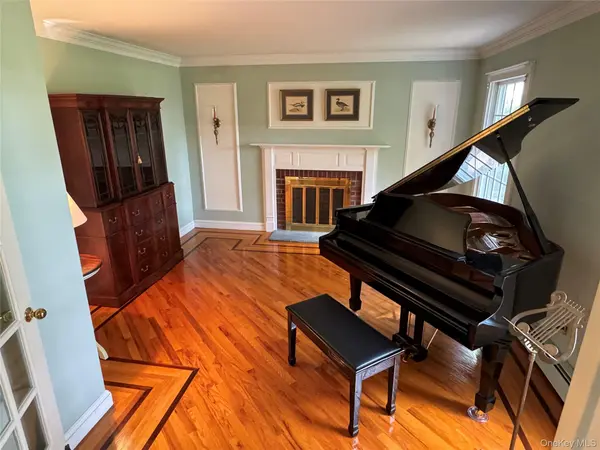 107 Moffat RD, Washingtonville, NY 10992