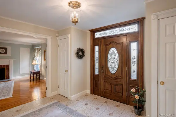 107 Moffat RD, Washingtonville, NY 10992