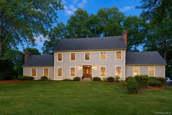 107 Moffat RD, Washingtonville, NY 10992
