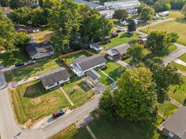 413 Sampson Ave, Adairville, KY 42202