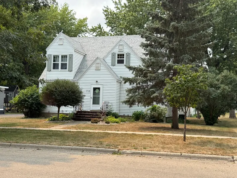715 N Mckenzie ST, Luverne, MN 56156