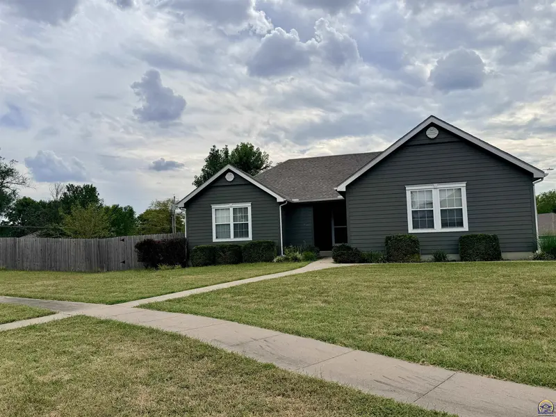 2101 SE Peace CT, Topeka, KS 66605
