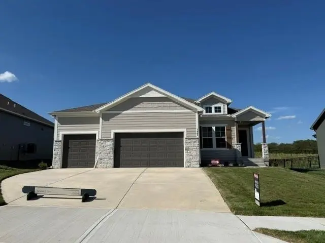 1608 SW Arbor Park DR, Lee's Summit, MO 64082
