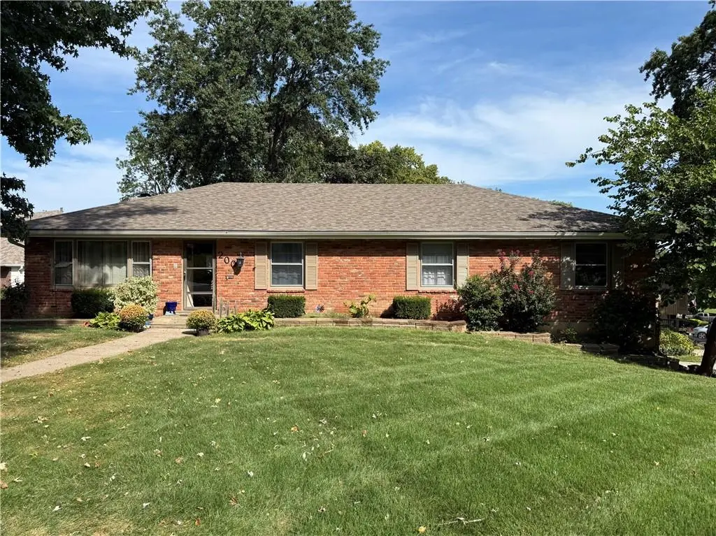 200 W 104th TER, Kansas City, MO 64114