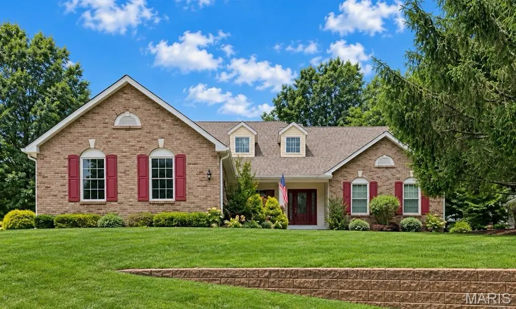 1 Big Bluff CT, St Charles, MO 63304