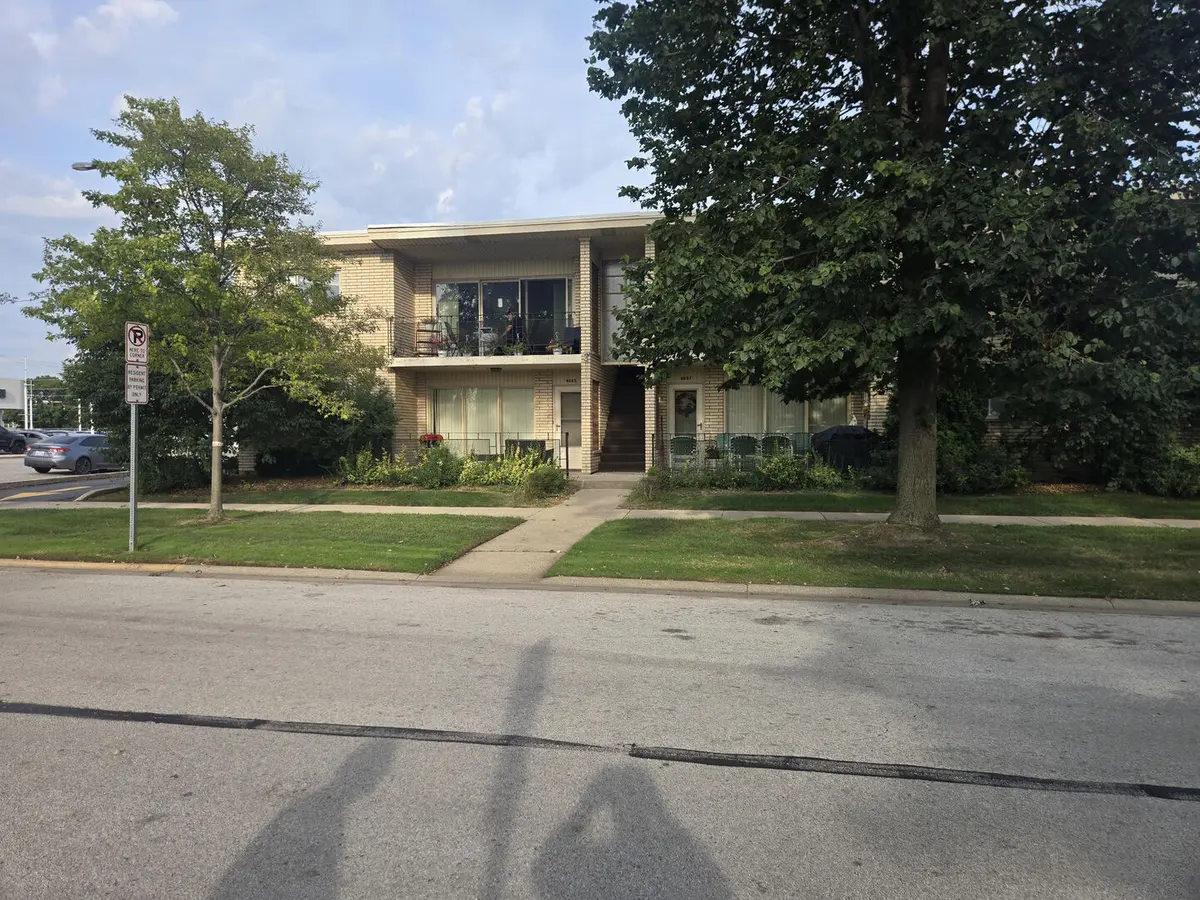 4645 W 95th ST #north, Oak Lawn, IL 60453