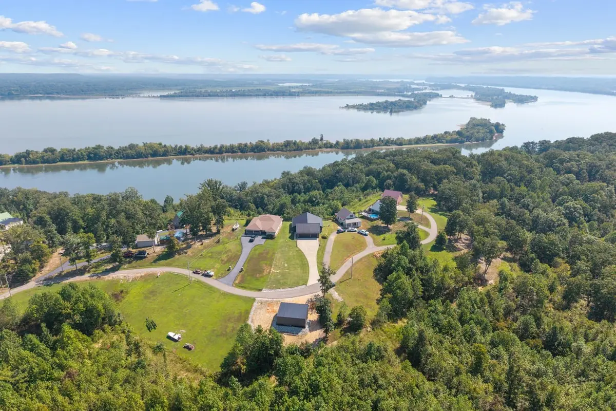 250 Rockport Lndg, Holladay, TN 38341
