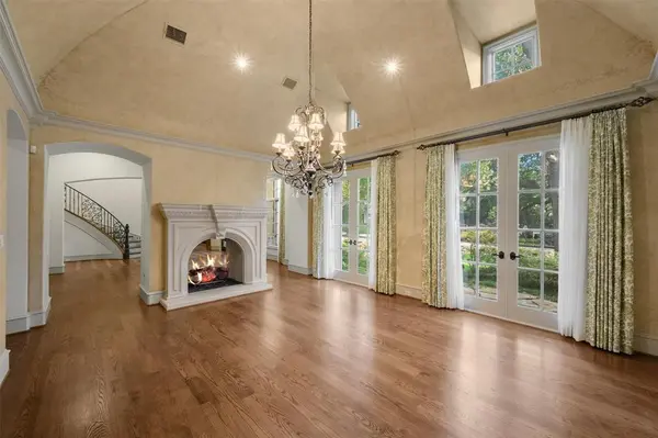6043 Meadow Road, Dallas, TX 75230