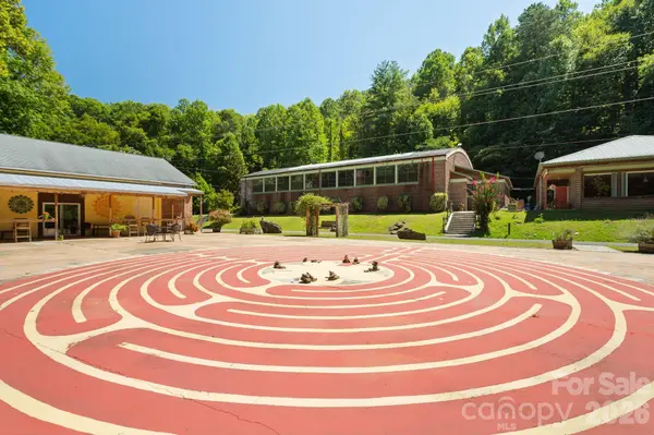 504 Mountain View School RD, Robbinsville, NC 28771