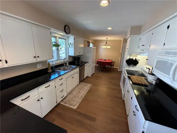 200 W 104th TER, Kansas City, MO 64114